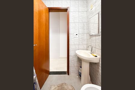 Casa para alugar com 125m², 2 quartos e 2 vagasBanheiro Social