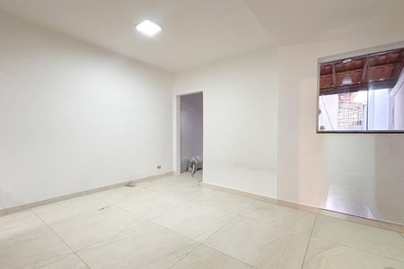 Casa para alugar com 125m², 2 quartos e 2 vagasSala