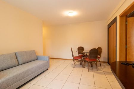 Sala de apartamento para alugar com 1 quarto, 60m² em Centro, Curitiba