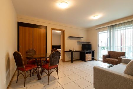 Sala de apartamento para alugar com 1 quarto, 60m² em Centro, Curitiba