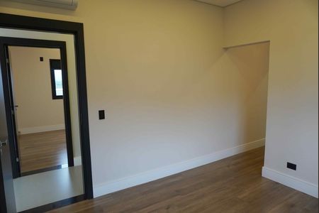 Casa de condomínio à venda com 346m², 4 quartos e 4 vagas Casa de condomínio à venda com 346m², 4 quartos e 4 vagasSuite 2