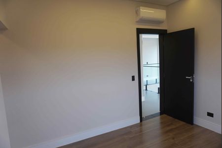 Casa de condomínio à venda com 346m², 4 quartos e 4 vagas Casa de condomínio à venda com 346m², 4 quartos e 4 vagasSuíte 2