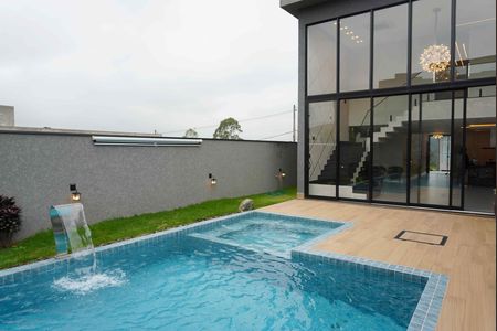 Casa de condomínio à venda com 346m², 4 quartos e 4 vagas Casa de condomínio à venda com 346m², 4 quartos e 4 vagasPiscina