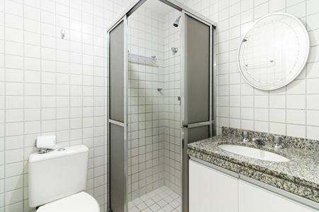 Banheiro de kitnet/studio para alugar com 1 quarto, 30m² em Perdizes, São Paulo
