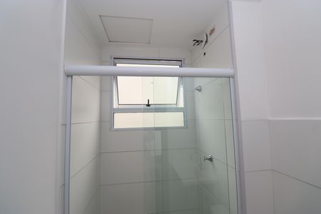 Banheiro de apartamento para alugar com 2 quartos, 46m² em Jardim das Margaridas, Salvador
