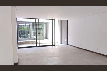 Casa à venda com 3 quartos, 278m² em Alto de Pinheiros, São Paulo