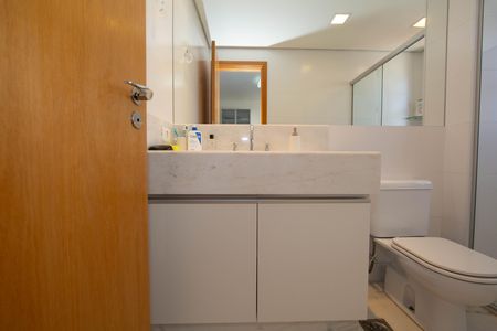 Apartamento para alugar com 278m², 4 quartos e 4 vagas Apartamento para alugar com 278m², 4 quartos e 4 vagasBANHEIRO3