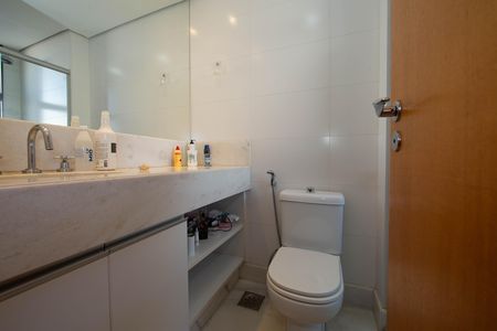 Apartamento para alugar com 278m², 4 quartos e 4 vagas Apartamento para alugar com 278m², 4 quartos e 4 vagasBANHEIRO2