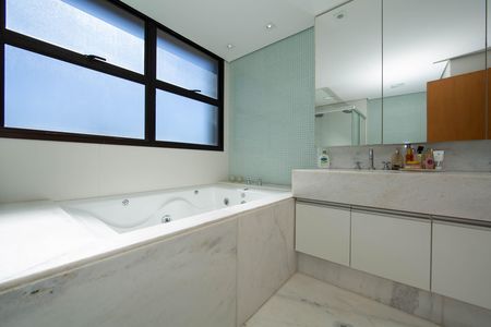 Apartamento para alugar com 278m², 4 quartos e 4 vagas Apartamento para alugar com 278m², 4 quartos e 4 vagasBANHEIRO4