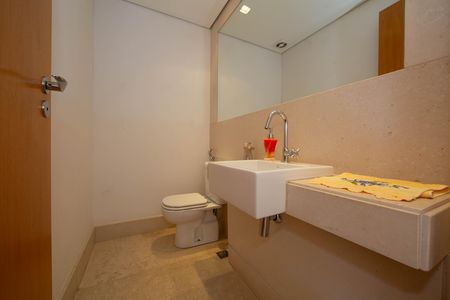Apartamento para alugar com 278m², 4 quartos e 4 vagas Apartamento para alugar com 278m², 4 quartos e 4 vagasBANHEIRO1
