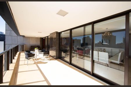 Apartamento para alugar com 278m², 4 quartos e 4 vagas Apartamento para alugar com 278m², 4 quartos e 4 vagasVARANDA