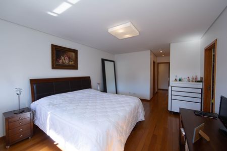 Apartamento para alugar com 278m², 4 quartos e 4 vagas Apartamento para alugar com 278m², 4 quartos e 4 vagasQUARTO3