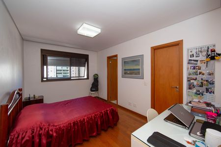 Apartamento para alugar com 278m², 4 quartos e 4 vagas Apartamento para alugar com 278m², 4 quartos e 4 vagasQUARTO4