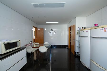 Apartamento para alugar com 278m², 4 quartos e 4 vagas Apartamento para alugar com 278m², 4 quartos e 4 vagasCOZINHA