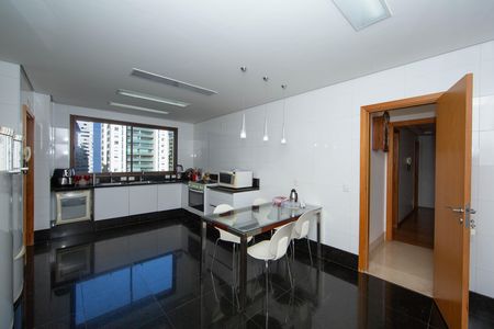 Apartamento para alugar com 278m², 4 quartos e 4 vagas Apartamento para alugar com 278m², 4 quartos e 4 vagasCOZINHA