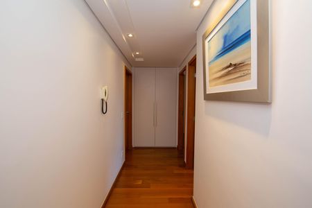 Apartamento para alugar com 278m², 4 quartos e 4 vagas Apartamento para alugar com 278m², 4 quartos e 4 vagasCORREDOR