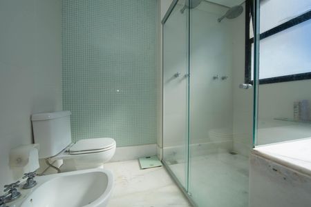 Apartamento para alugar com 278m², 4 quartos e 4 vagas Apartamento para alugar com 278m², 4 quartos e 4 vagasBANHEIRO4