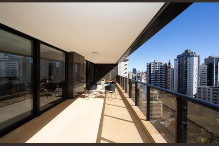 Apartamento para alugar com 278m², 4 quartos e 4 vagas Apartamento para alugar com 278m², 4 quartos e 4 vagasVARANDA