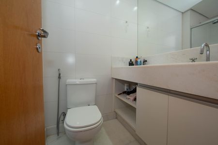 Apartamento para alugar com 278m², 4 quartos e 4 vagas Apartamento para alugar com 278m², 4 quartos e 4 vagasBANHEIRO5