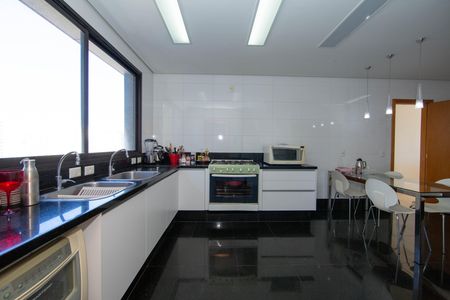 Apartamento para alugar com 278m², 4 quartos e 4 vagas Apartamento para alugar com 278m², 4 quartos e 4 vagasCOZINHA