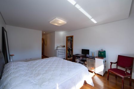 Apartamento para alugar com 278m², 4 quartos e 4 vagas Apartamento para alugar com 278m², 4 quartos e 4 vagasQUARTO3