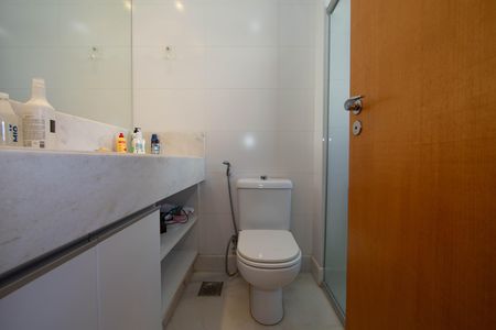 Apartamento para alugar com 278m², 4 quartos e 4 vagas Apartamento para alugar com 278m², 4 quartos e 4 vagasBANHEIRO2