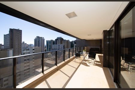 Apartamento para alugar com 278m², 4 quartos e 4 vagas Apartamento para alugar com 278m², 4 quartos e 4 vagasVARANDA