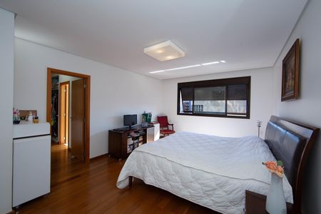 Apartamento para alugar com 278m², 4 quartos e 4 vagas Apartamento para alugar com 278m², 4 quartos e 4 vagasQUARTO3