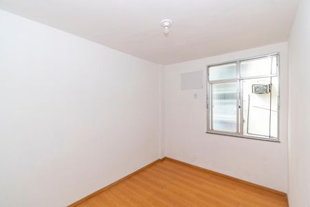 Quarto 2 de apartamento para alugar com 2 quartos, 48m² em Olaria, Rio de Janeiro