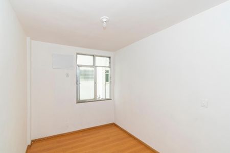 Quarto 2 de apartamento para alugar com 2 quartos, 48m² em Olaria, Rio de Janeiro