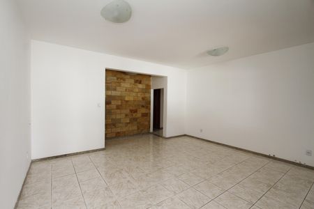 Casa para alugar com 473m², 3 quartos e 3 vagasSala
