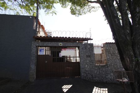 Casa para alugar com 473m², 3 quartos e 3 vagasFachada