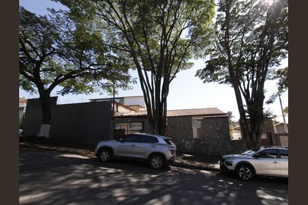 Casa para alugar com 473m², 3 quartos e 3 vagasFachada