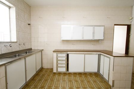 Casa para alugar com 473m², 3 quartos e 3 vagasCozinha