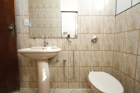Casa para alugar com 473m², 3 quartos e 3 vagasBanheiro Social