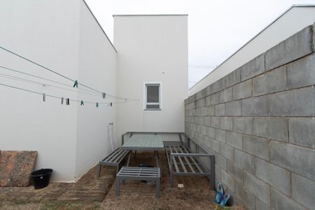 Casa de condomínio para alugar com 59m², 2 quartos e 2 vagas