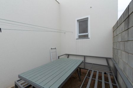Casa de condomínio para alugar com 59m², 2 quartos e 2 vagas