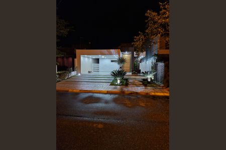 Área externa de casa para alugar com 3 quartos, 180m² em Sabaúna, Mogi das Cruzes