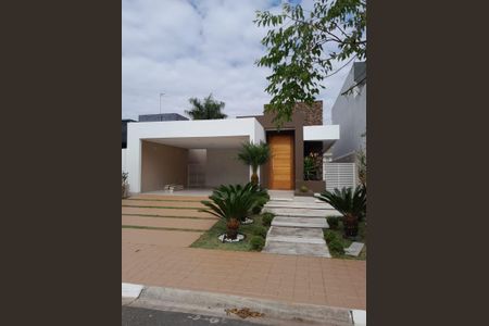 Casa para alugar com 180m², 3 quartos e 4 vagas Casa para alugar com 180m², 3 quartos e 4 vagasÁrea externa