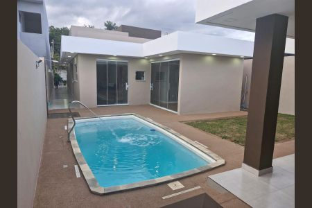 Casa para alugar com 180m², 3 quartos e 4 vagas Casa para alugar com 180m², 3 quartos e 4 vagasÁrea externa