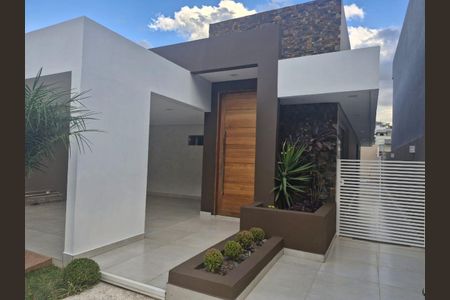 Casa para alugar com 180m², 3 quartos e 4 vagas Casa para alugar com 180m², 3 quartos e 4 vagasÁrea externa