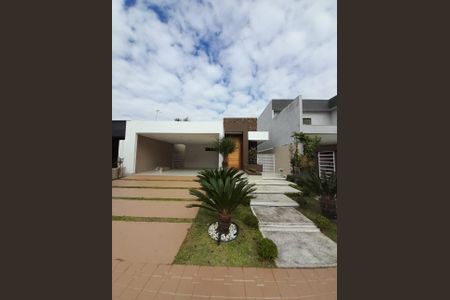 Casa para alugar com 180m², 3 quartos e 4 vagas Casa para alugar com 180m², 3 quartos e 4 vagasÁrea externa