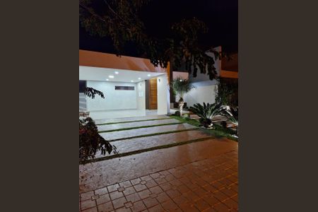 Casa para alugar com 180m², 3 quartos e 4 vagas Casa para alugar com 180m², 3 quartos e 4 vagasÁrea externa