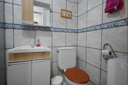 Banheiro de apartamento à venda com 2 quartos, 55m² em Vila Nova, Porto Alegre