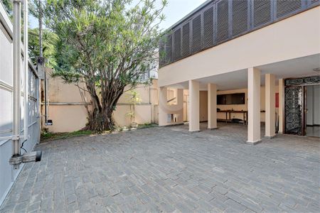 Casa à venda com 4 quartos, 330m² em Jardim Petropolis, São Paulo