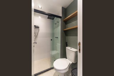 Banheiro de kitnet/studio para alugar com 1 quarto, 24m² em Higienópolis, São Paulo