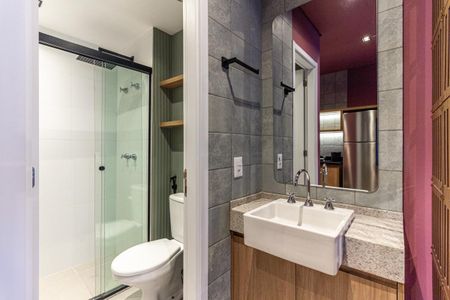 Banheiro de kitnet/studio para alugar com 1 quarto, 24m² em Higienópolis, São Paulo
