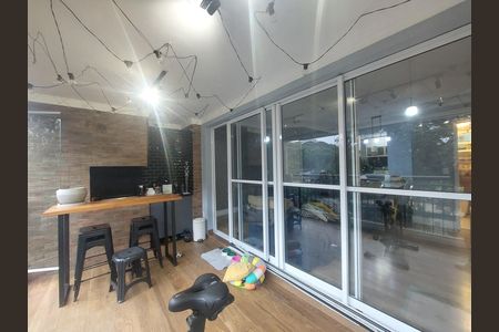 Apartamento à venda com 75m², 2 quartos e 1 vaga Apartamento à venda com 75m², 2 quartos e 1 vagaVaranda