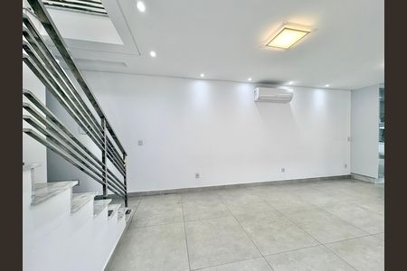 Sala de casa à venda com 3 quartos, 137m² em Jardim Felicidade (zona Oeste), São Paulo