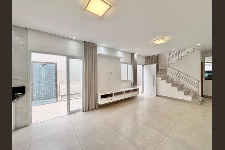 Sala de casa à venda com 3 quartos, 137m² em Jardim Felicidade (zona Oeste), São Paulo